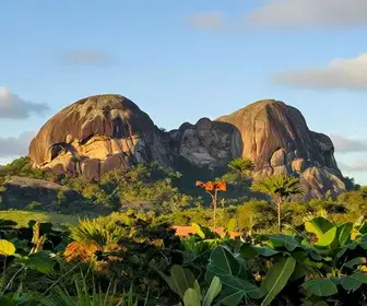 Descubra o Lajedo de Pai Mateus: Ajoelhe-se à Beleza da Paraíba